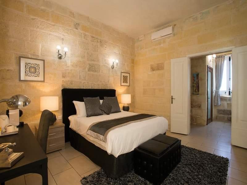 Отель Julesy'S Bnb Cospicua Экстерьер фото