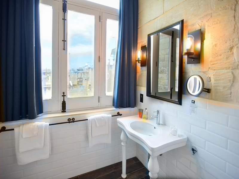 Отель Julesy'S Bnb Cospicua Экстерьер фото