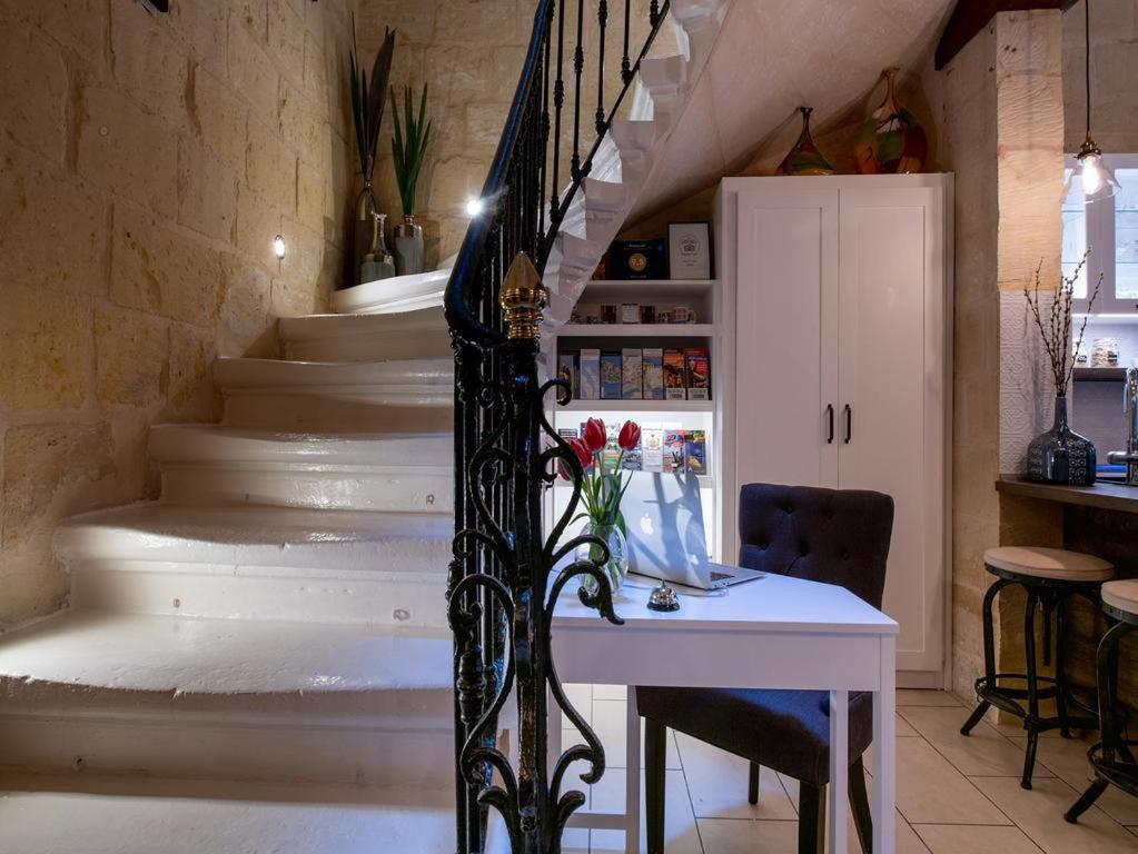 Отель Julesy'S Bnb Cospicua Экстерьер фото