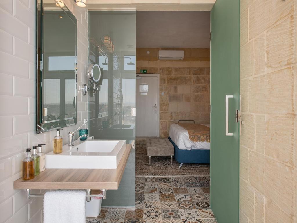 Отель Julesy'S Bnb Cospicua Экстерьер фото