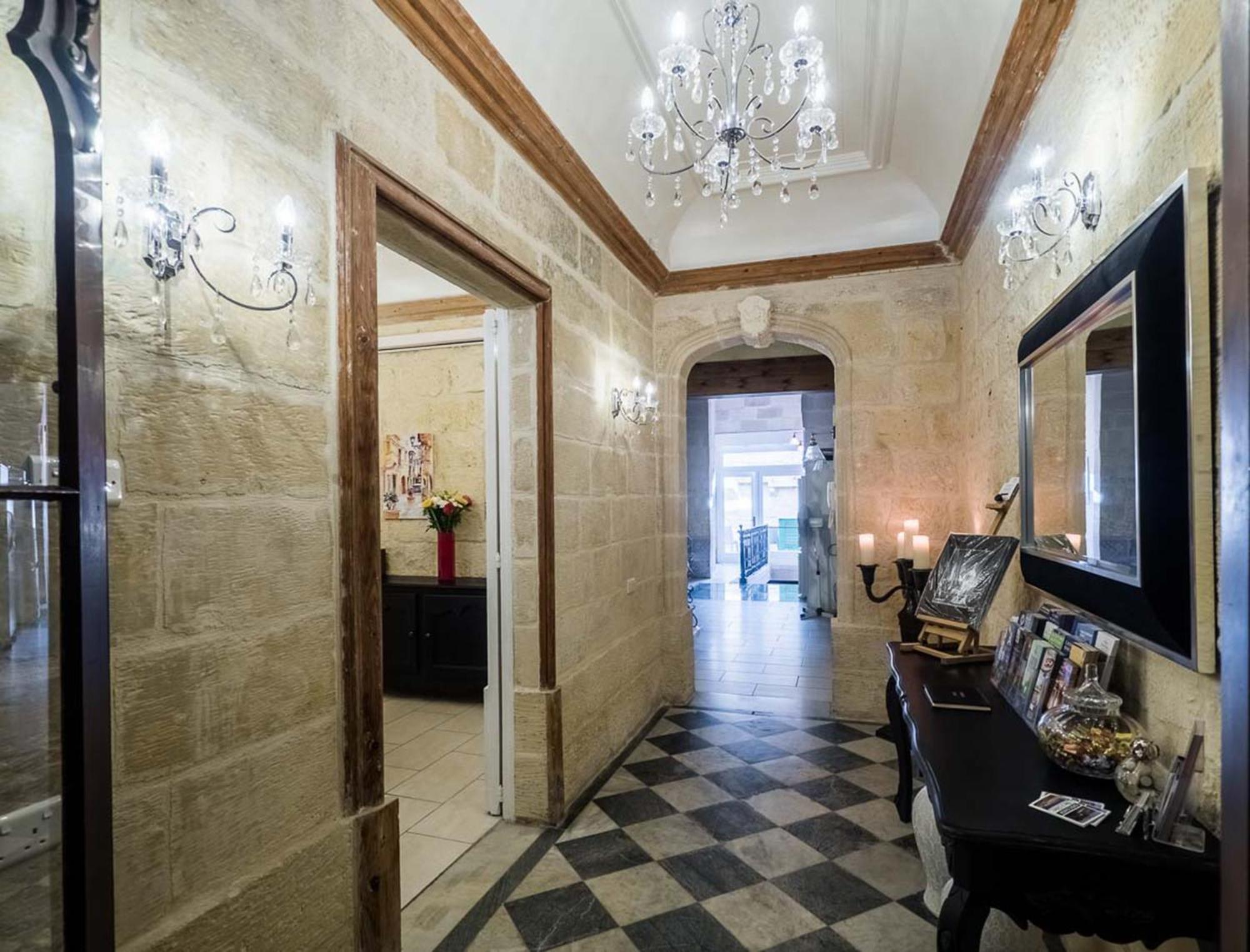 Отель Julesy'S Bnb Cospicua Экстерьер фото